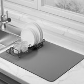 EDC-BFYOU dish drying mat demonstrates quick absorption for a clean countertop.