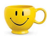 FUKQVOD Smiley Mug in yellow ceramic, ideal for daily coffee ritual and cheerful mornings.