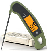 Lavatools Javelin PRO Classic display shows fast 2-second readings for precise grilling.