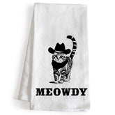 MAINEVENT Meowdy kitchen towel with cat scene, ideal for cat-loving cooks.