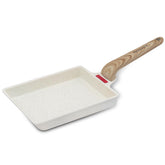 MAXCOOK Tamagoyaki pan with color-change handle for precise preheating.
