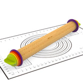 Mepple rolling pin with thickness rings for uniform dough thickness.