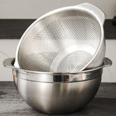Paoli 5QT colander front view emphasizes a spacious draining area for pasta and vegetables.