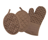 Sticky Toffee oven mitt with non-slip grip for secure handling of hot cookware.