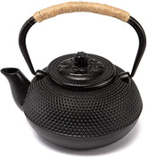 Suyika Japanese Tetsubin teapot shows full 900ml capacity for serving 2–3 people