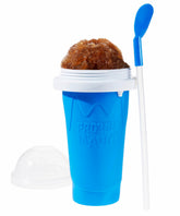 VAT19 Slushy Maker with dome lid for mess-free slushy moments.