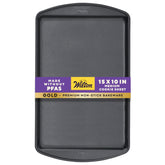 Wilton Gold Premium cookie sheet shows even heat distribution for consistent cookies.