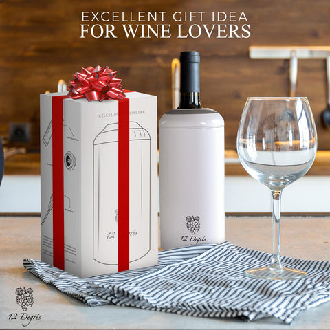 Four wine stoppers seal bottles for freshness with 12 Degrés set