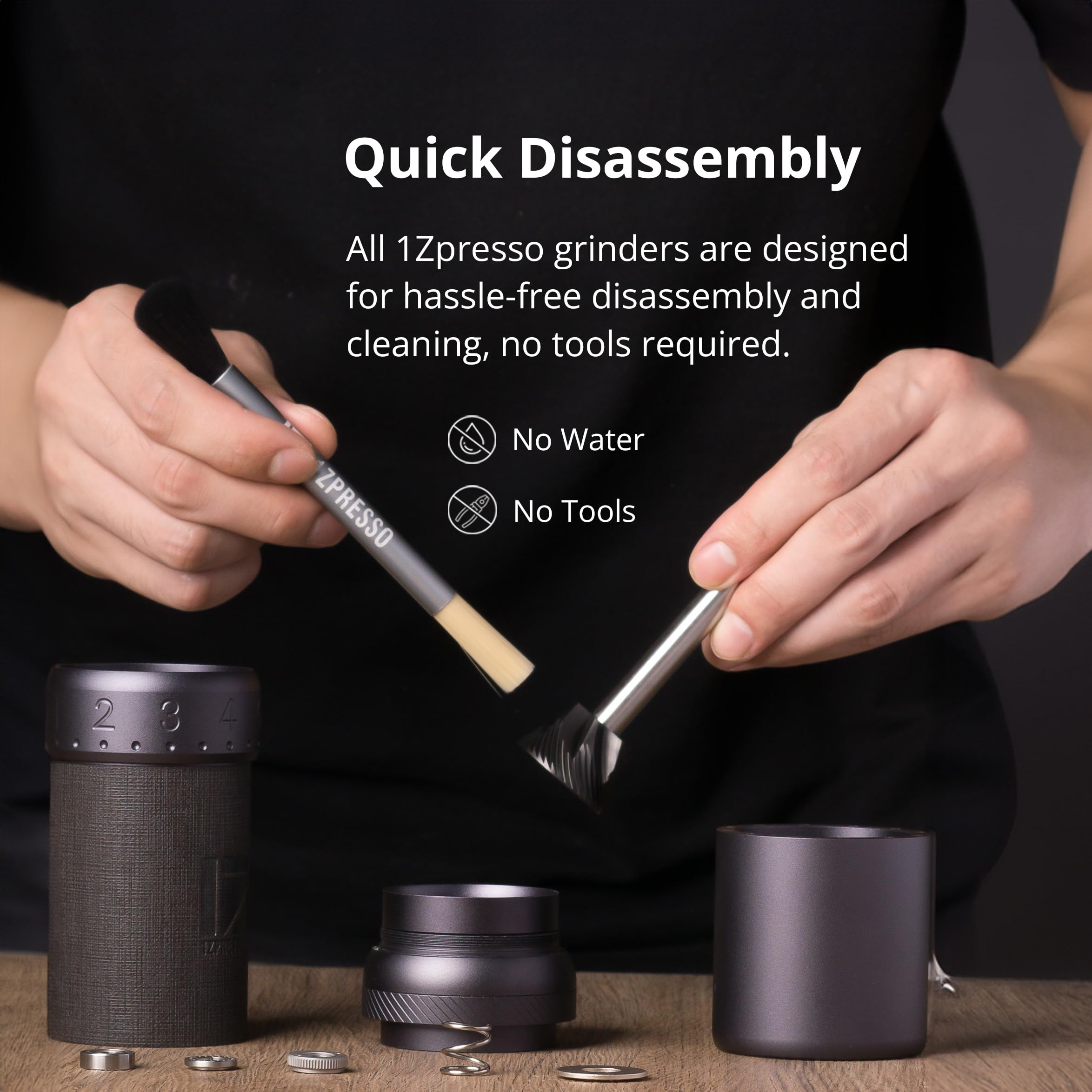 The 1Zpresso J-Ultra adjustment dial offers precise 8-micron steps.