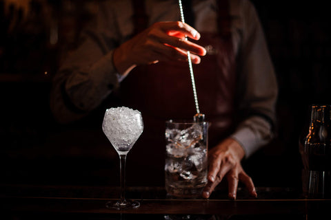 2FY2SW ultra-clear lead-free glass preserves clarity during stirring.