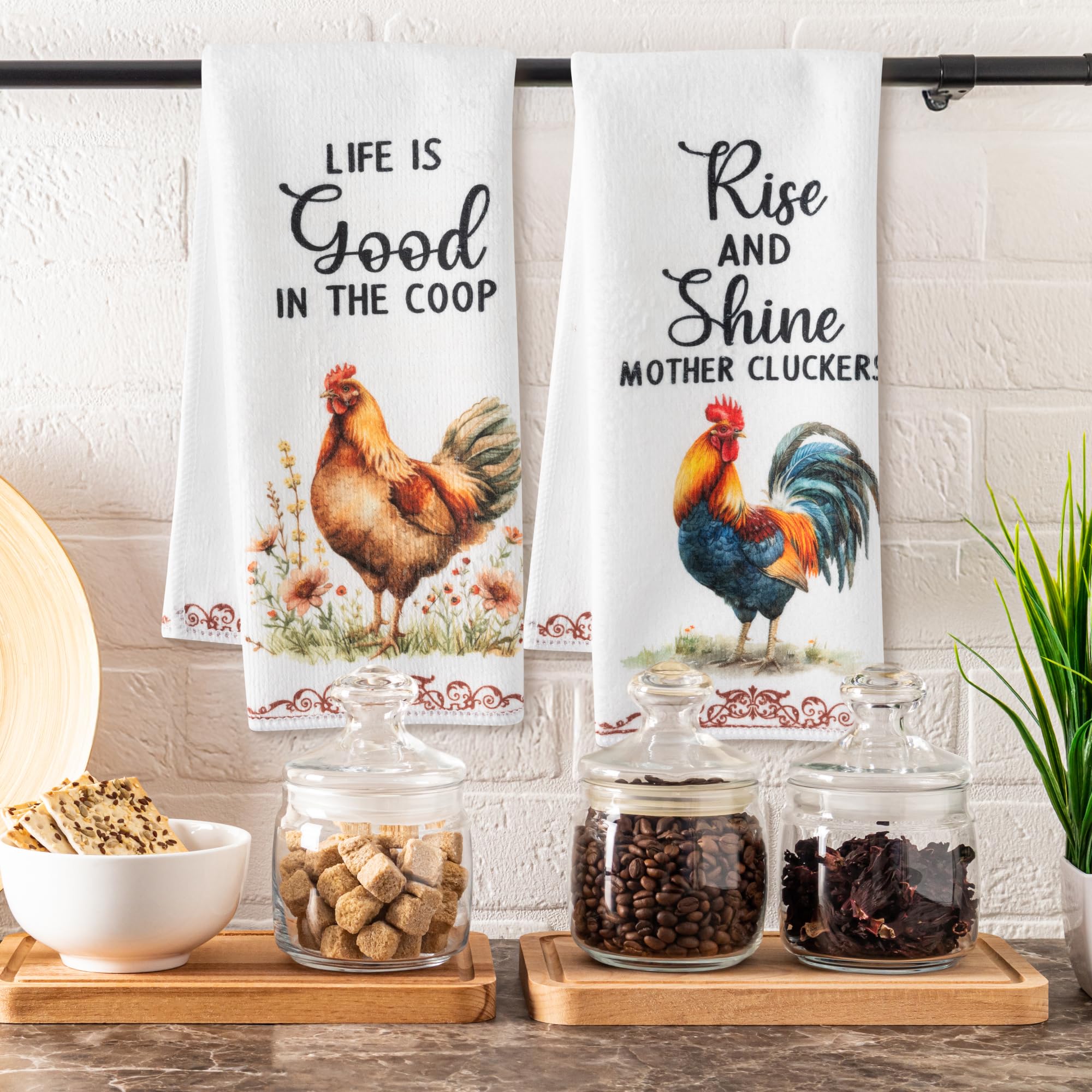 9tilight rooster-pattern towels are machine washable for easy care.