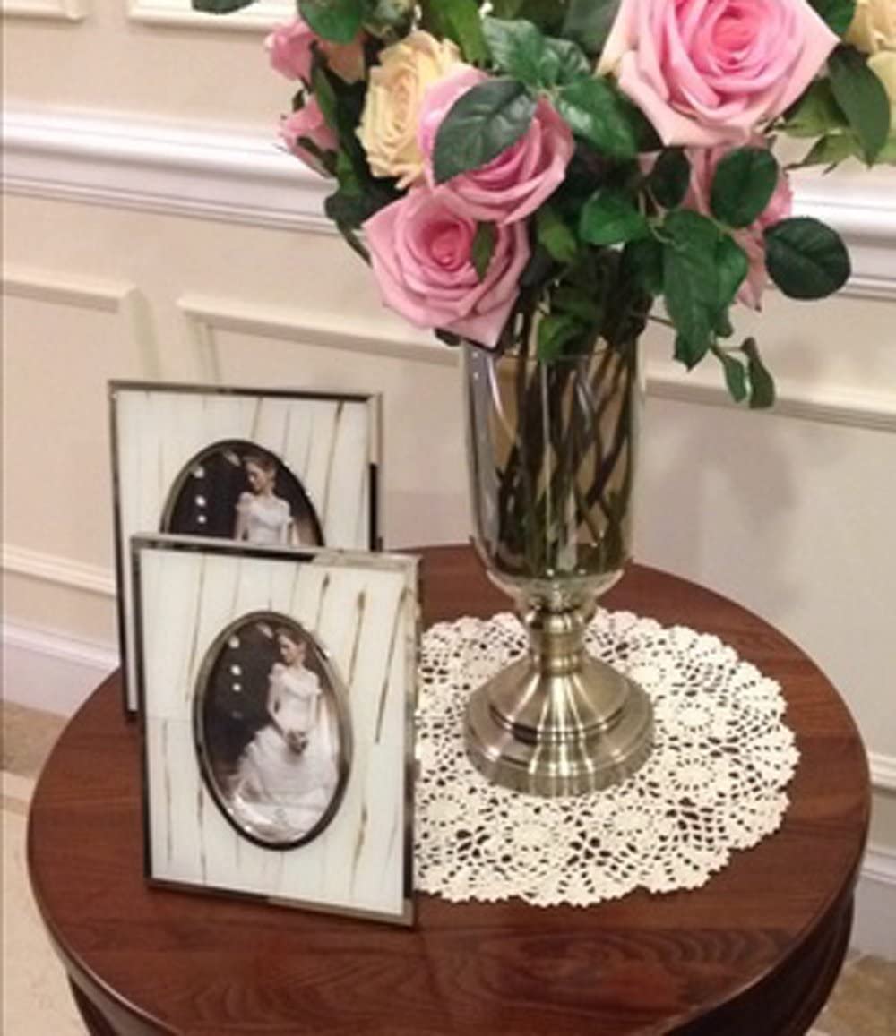 Hetao flower-design doily adds delicate charm for weddings or gatherings.
