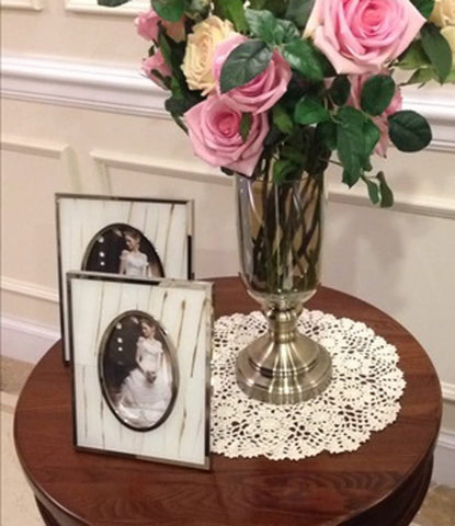 Hetao flower-design doily adds delicate charm for weddings or gatherings.