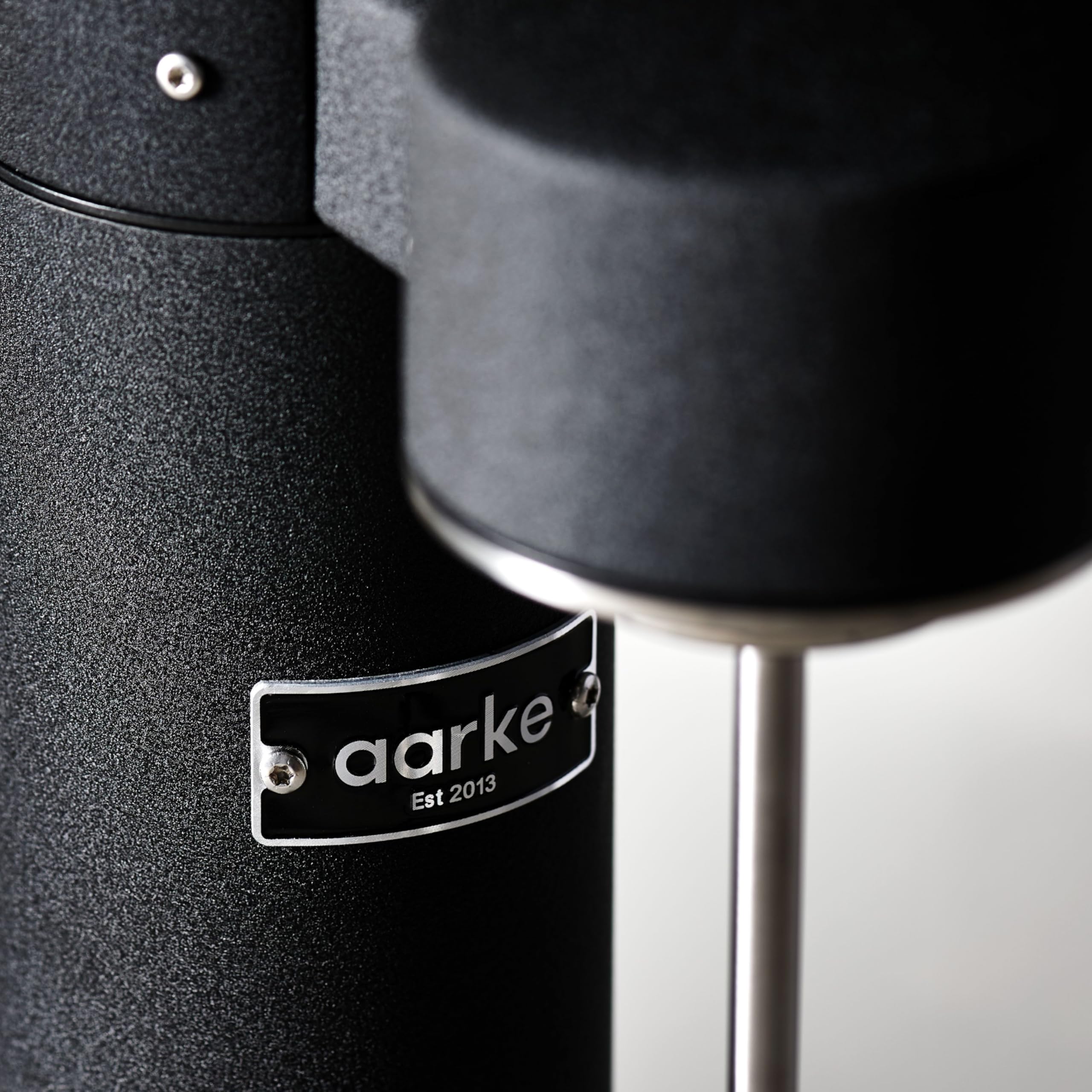 Aarke Carbonator III CO2 compatibility implies flexible carbonation options.
