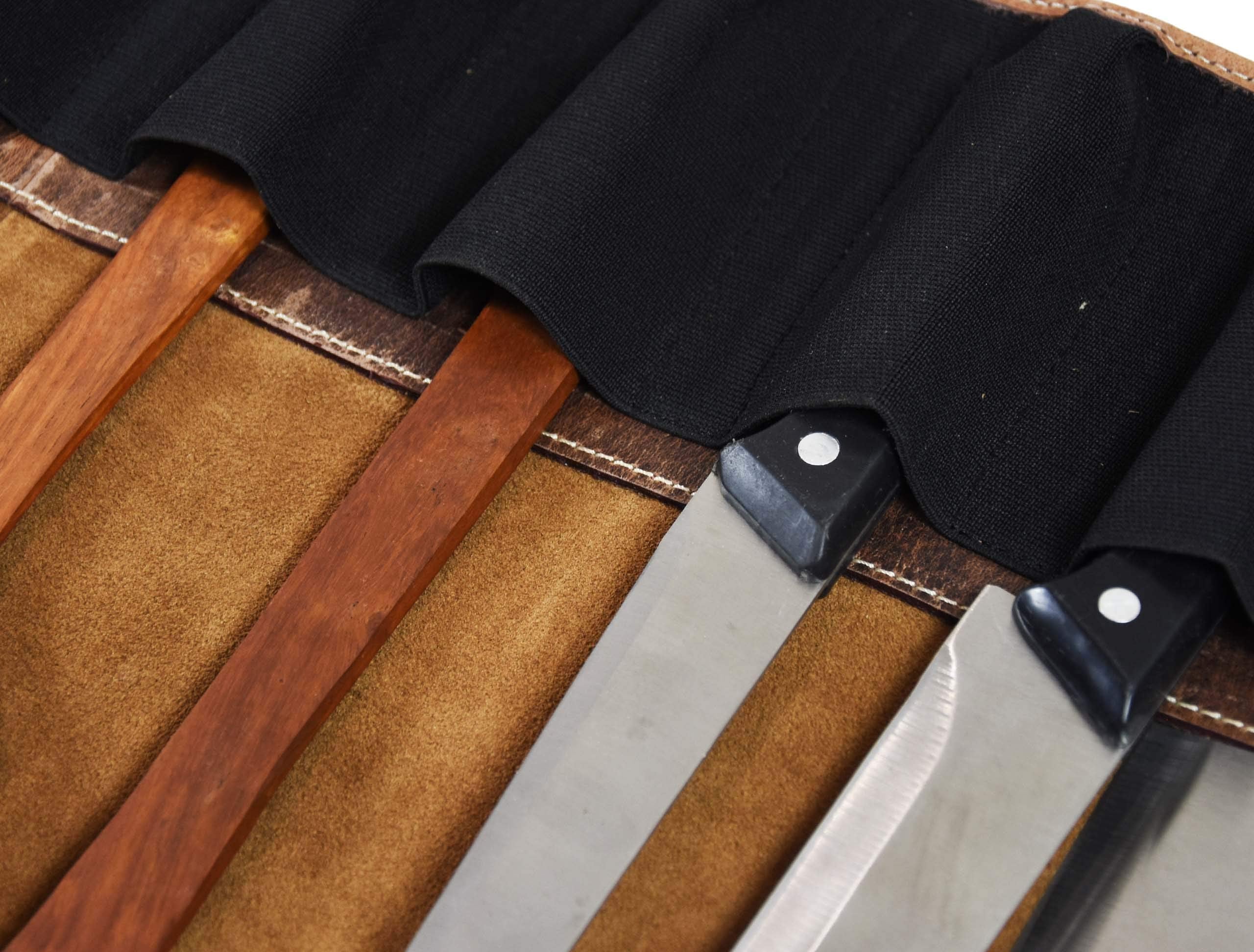 Adjustable shoulder strap offers comfortable transport between kitchen and travel