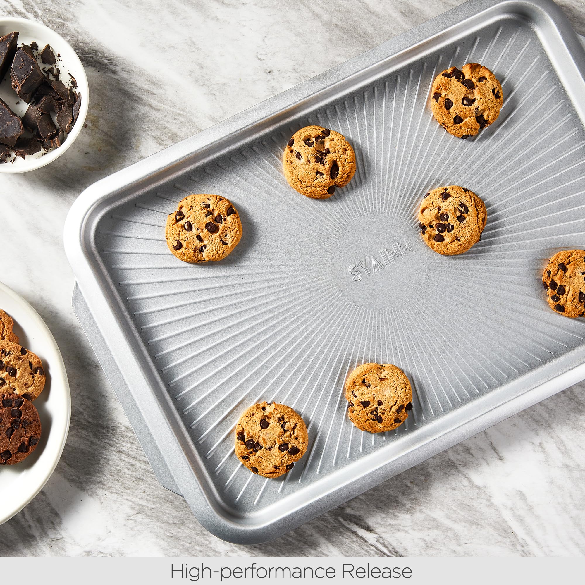Absorated SYAINN ceramic non-stick coating enables quick release and cleanup.