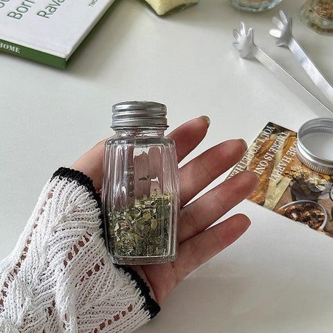 Aellabus high-quality glass ensures durability and visible seasoning levels.