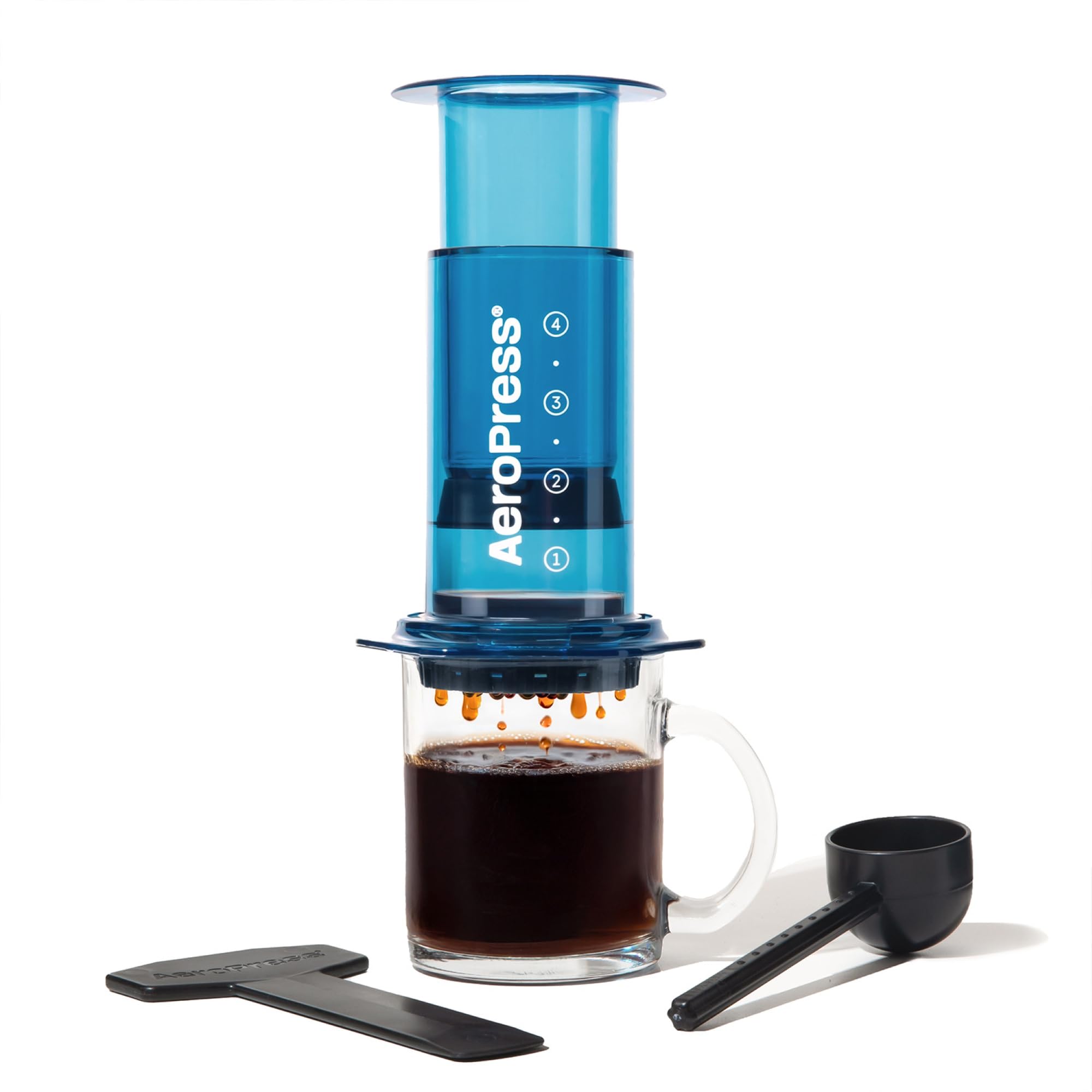 AeroPress Clear Blue Coffee Press clear chamber for visible brewing and flavor control.