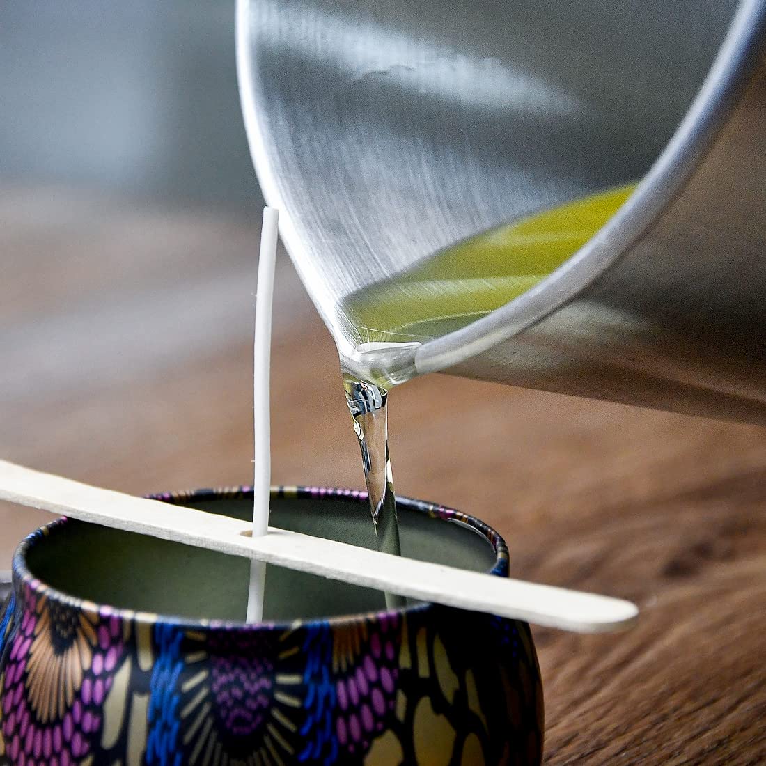 AGLARY pot with heat-resistant handle for safe handling.