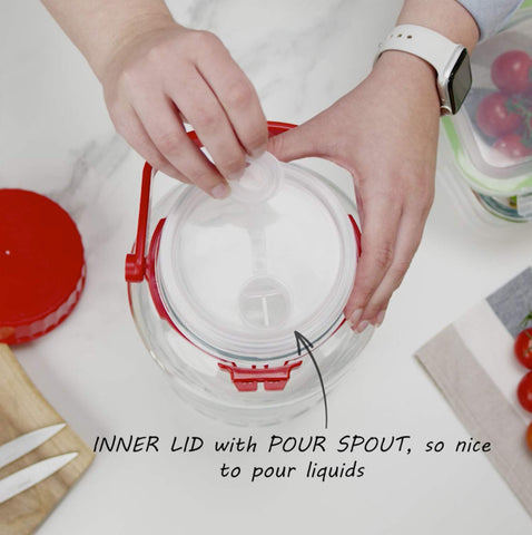 AGTRADE airtight lid keeps dry foods fresh longer and reduces pantry moisture.