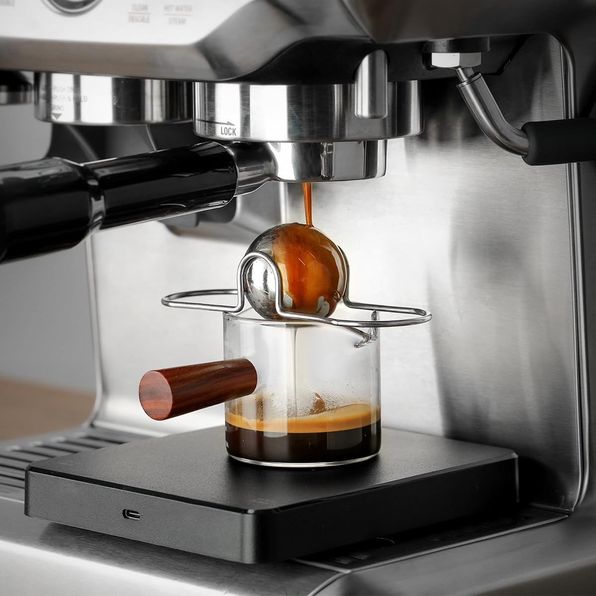 AIEVE bottle-chiller for liquors like whiskey without dilution.