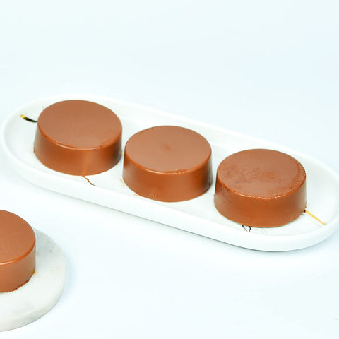 AIKEFOO round mold yields uniform cookies and chocolates.