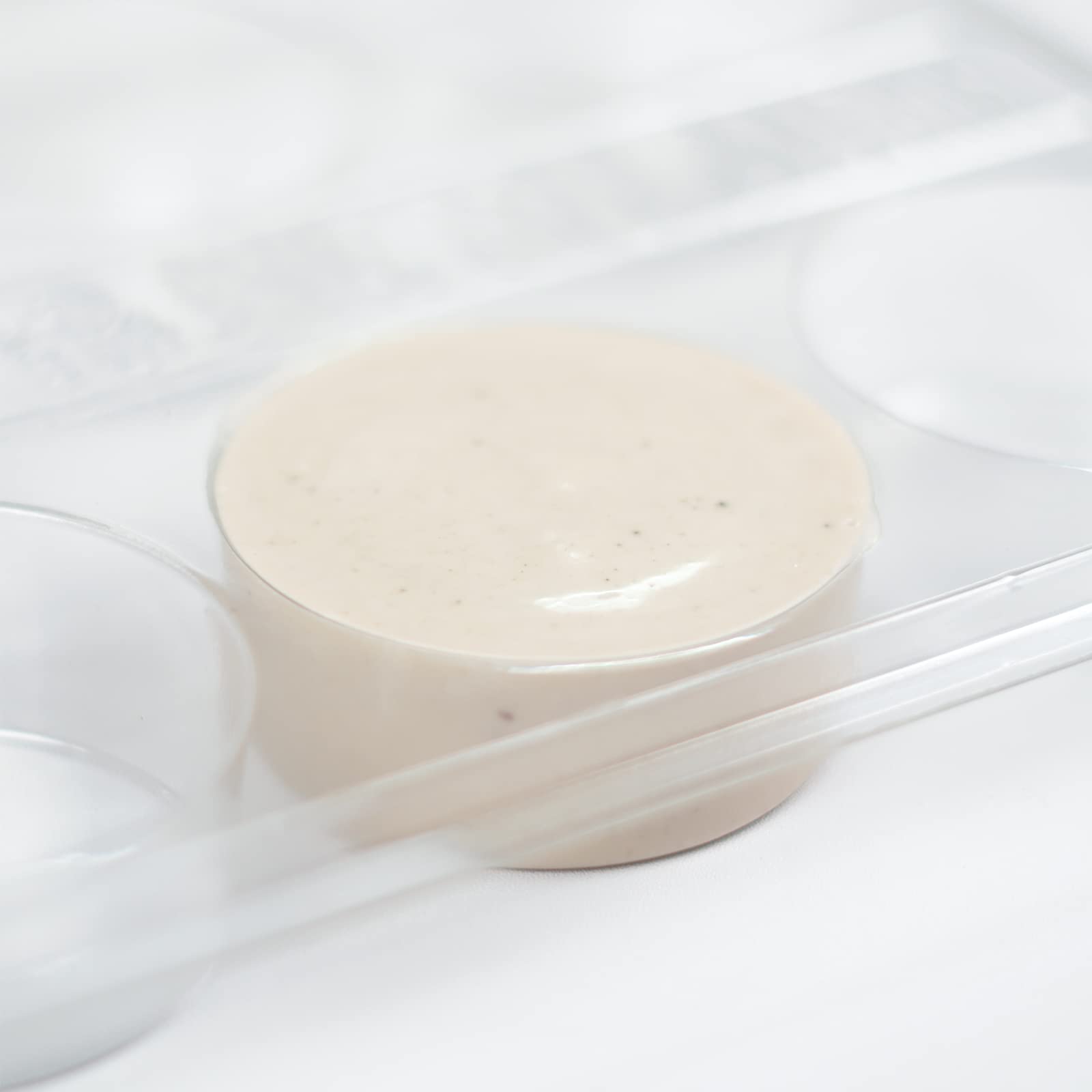 AIKEFOO eco-friendly PET plastic mold for gift-worthy treats.