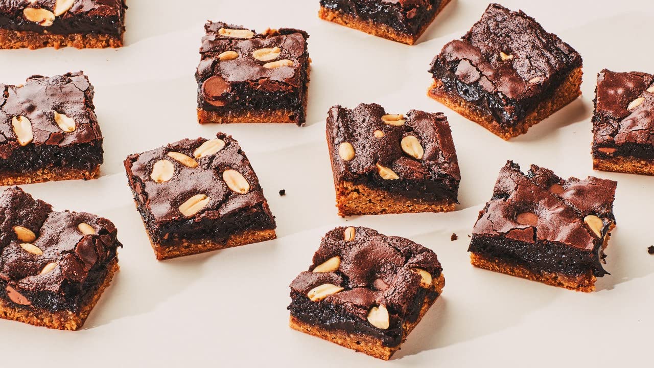 Ailelan brownie pan showing easy-clean surface and simple maintenance
