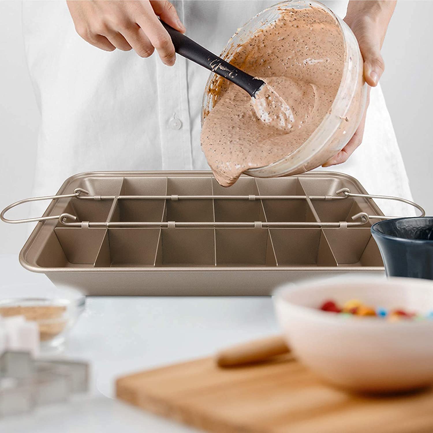 Ailelan brownie pan with removable divider for adjustable baking and slicing