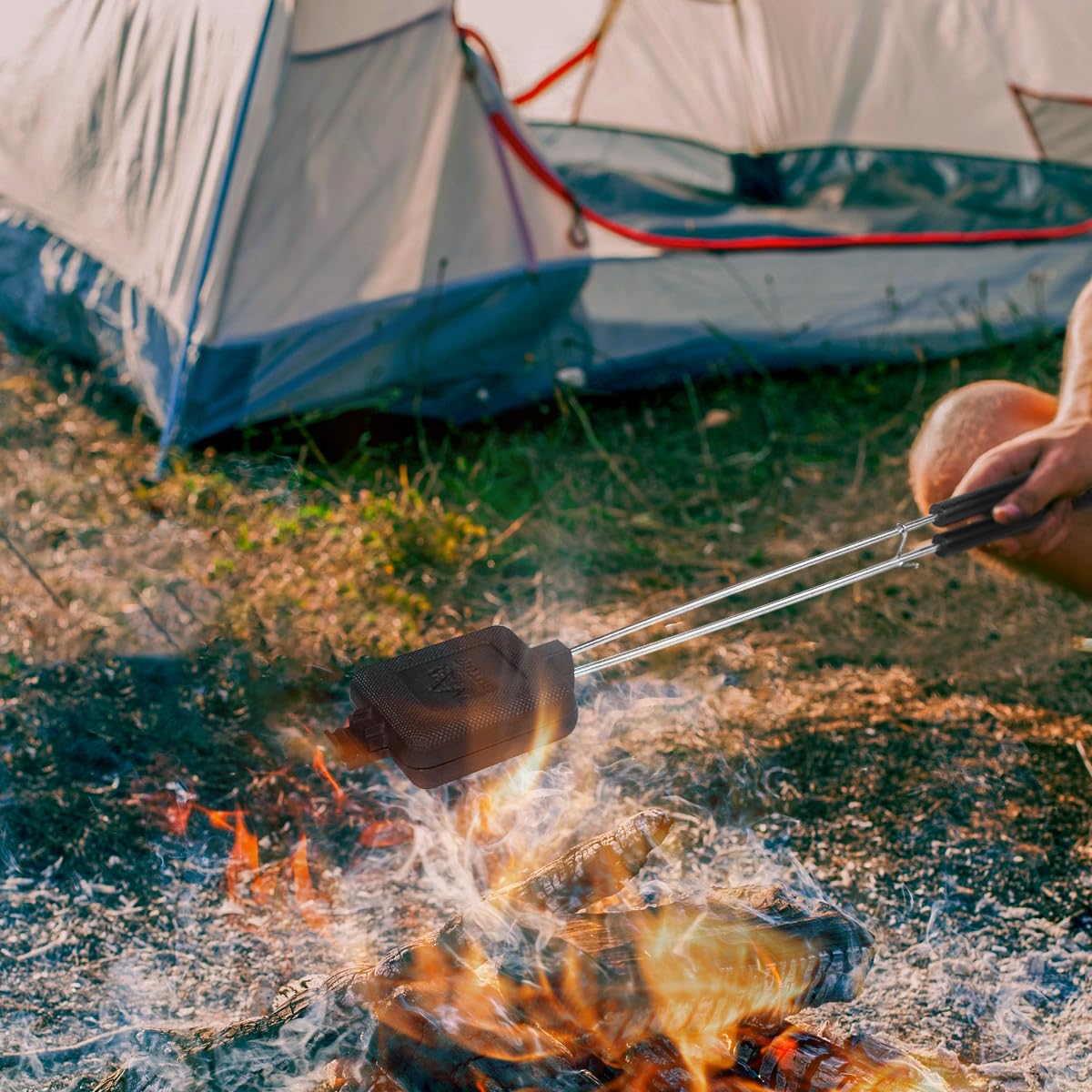 AILITOR wooden-handled design keeps hands safe away from flames.