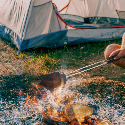 AILITOR wooden-handled design keeps hands safe away from flames.