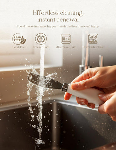 AISBUGUR compact 5.24 inch spreader for easy control on toast.