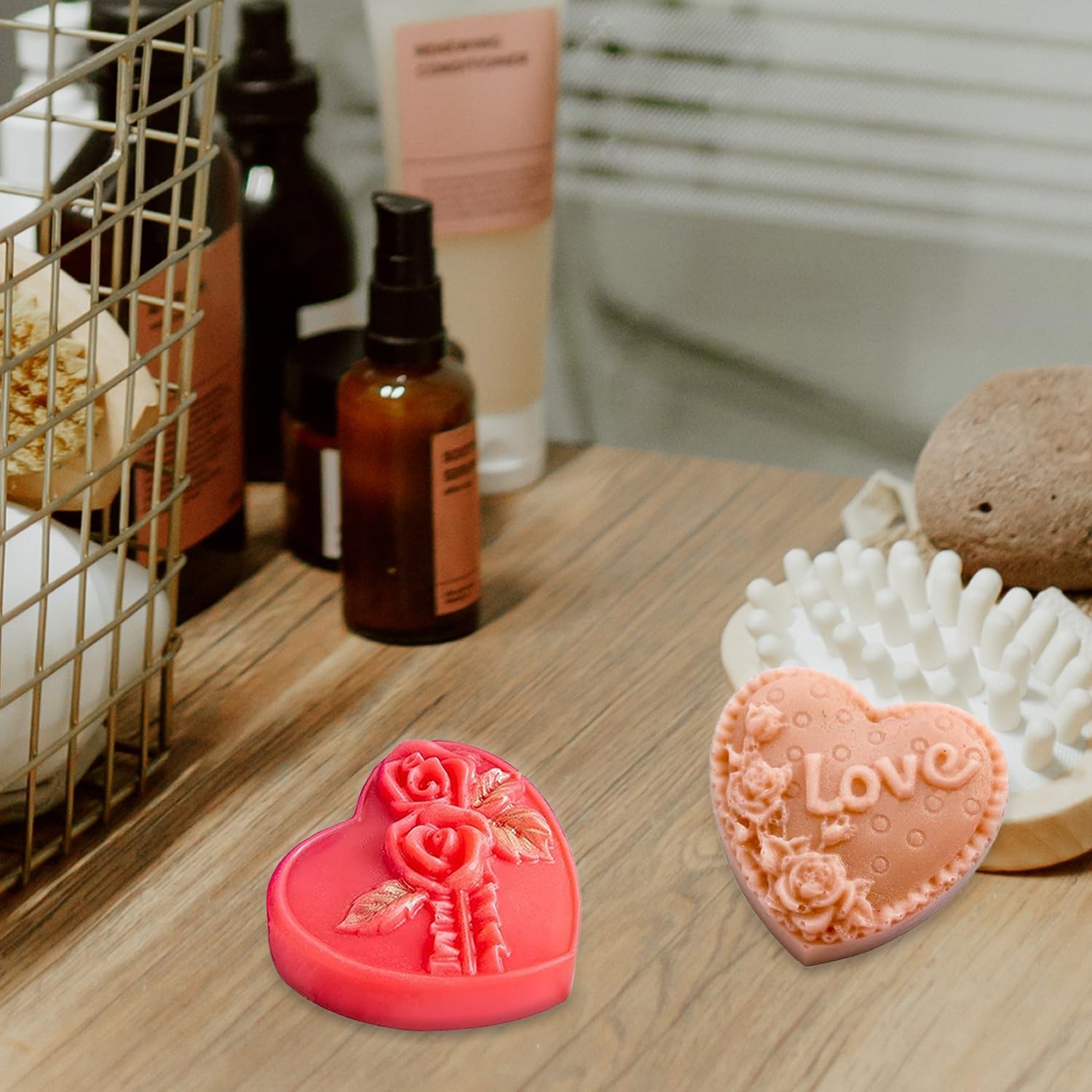AITRAI durable silicone heart mold resists tearing for repeated use.