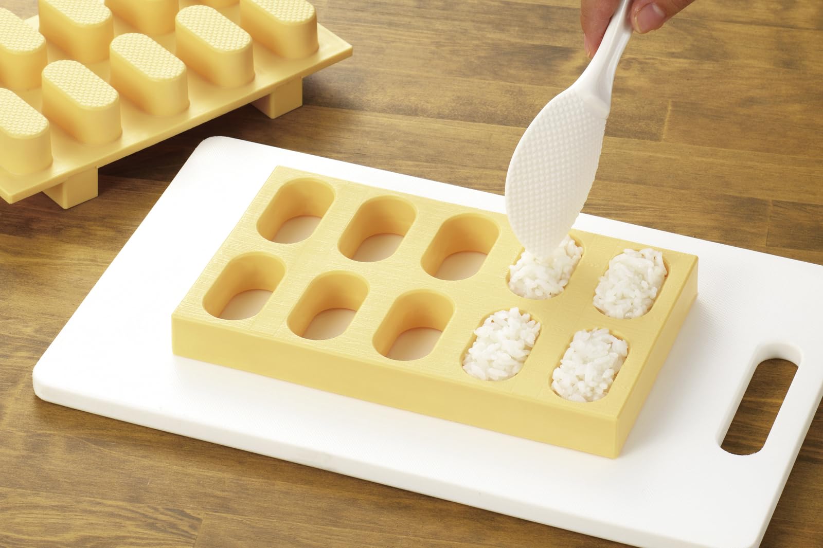 Akebono Sangyo CH-2011 sushi mold side view highlights slim profile for simple storage