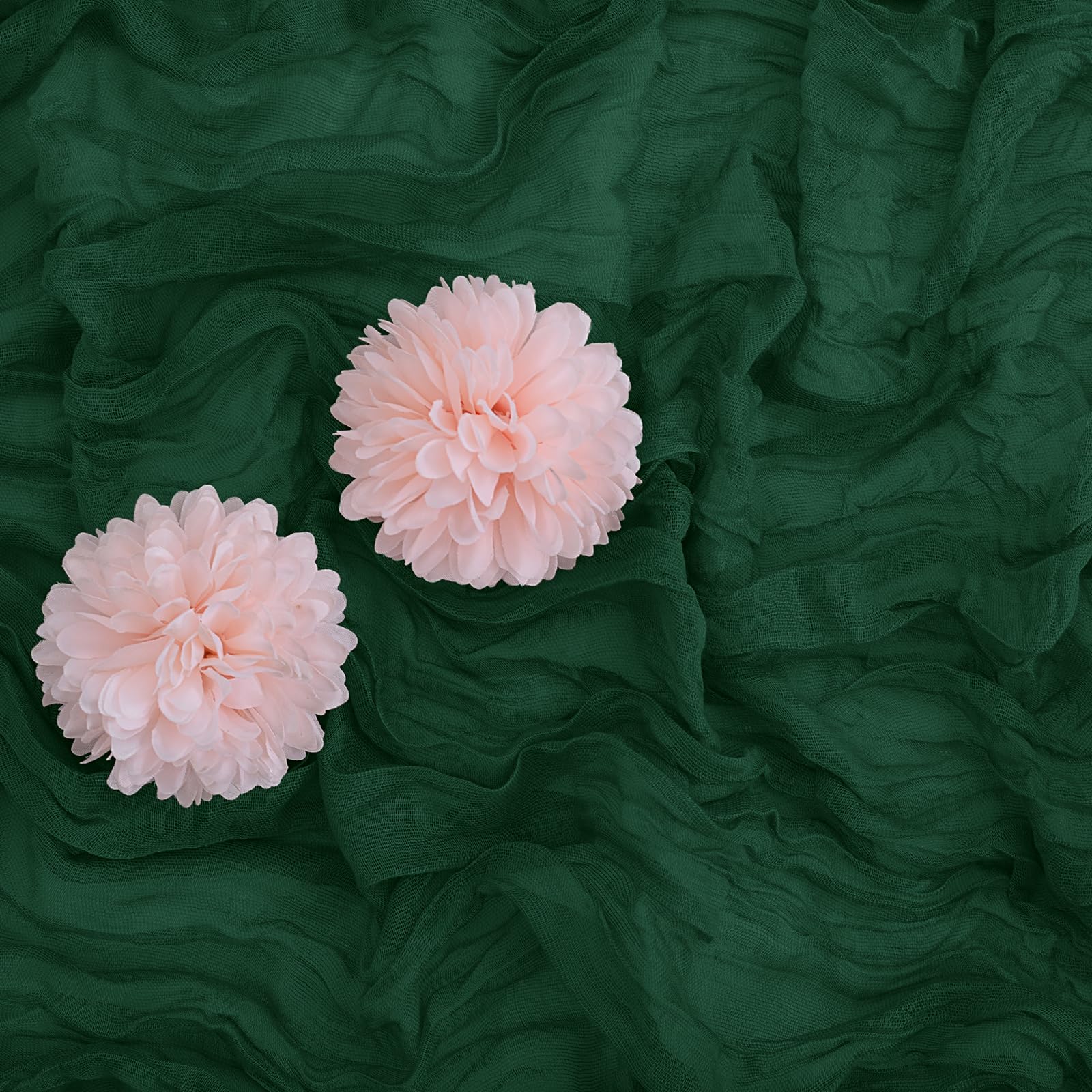 Aktor Emerald Green table runner paired with florals and centerpieces.
