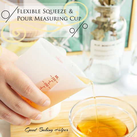 Alaeseje measuring cups close-up showing clear ml and oz markings for easy prep.