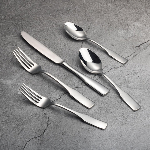 Alata Kate dinner fork with mirror finish for elegant table presentation.