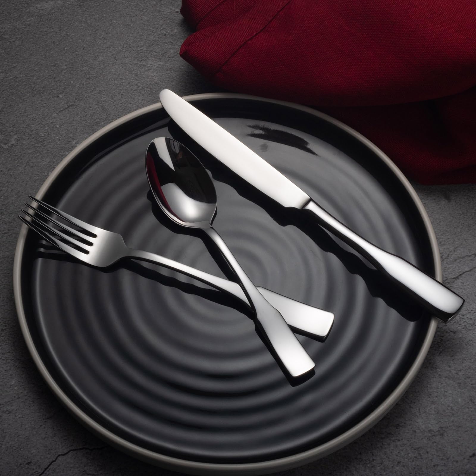 Alata Kate salad fork offering comfortable grip and vintage charm for salads.