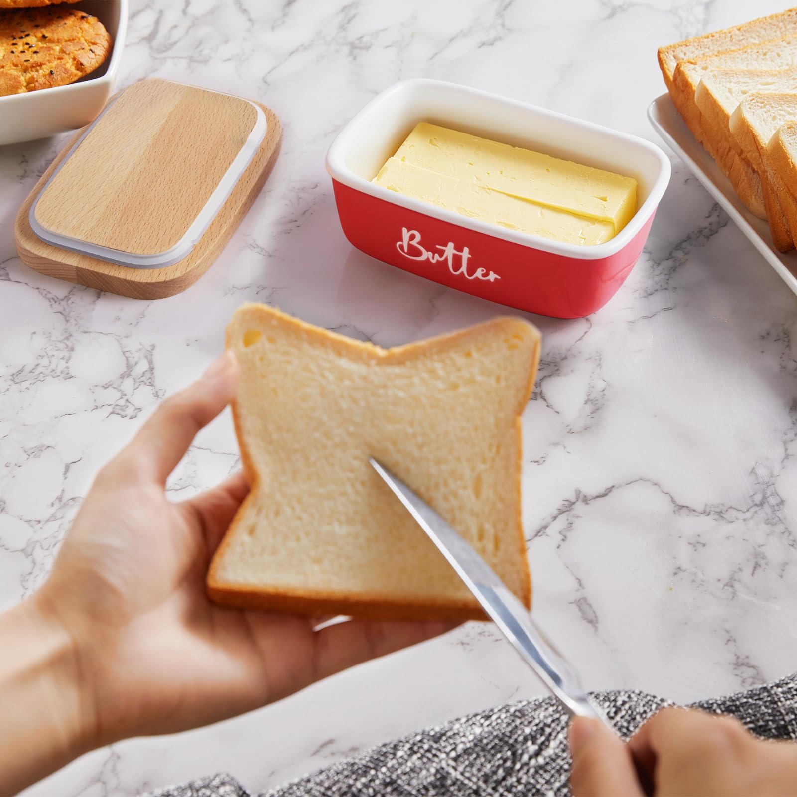 ALELION retro-style butter dish adds timeless charm to a kitchen