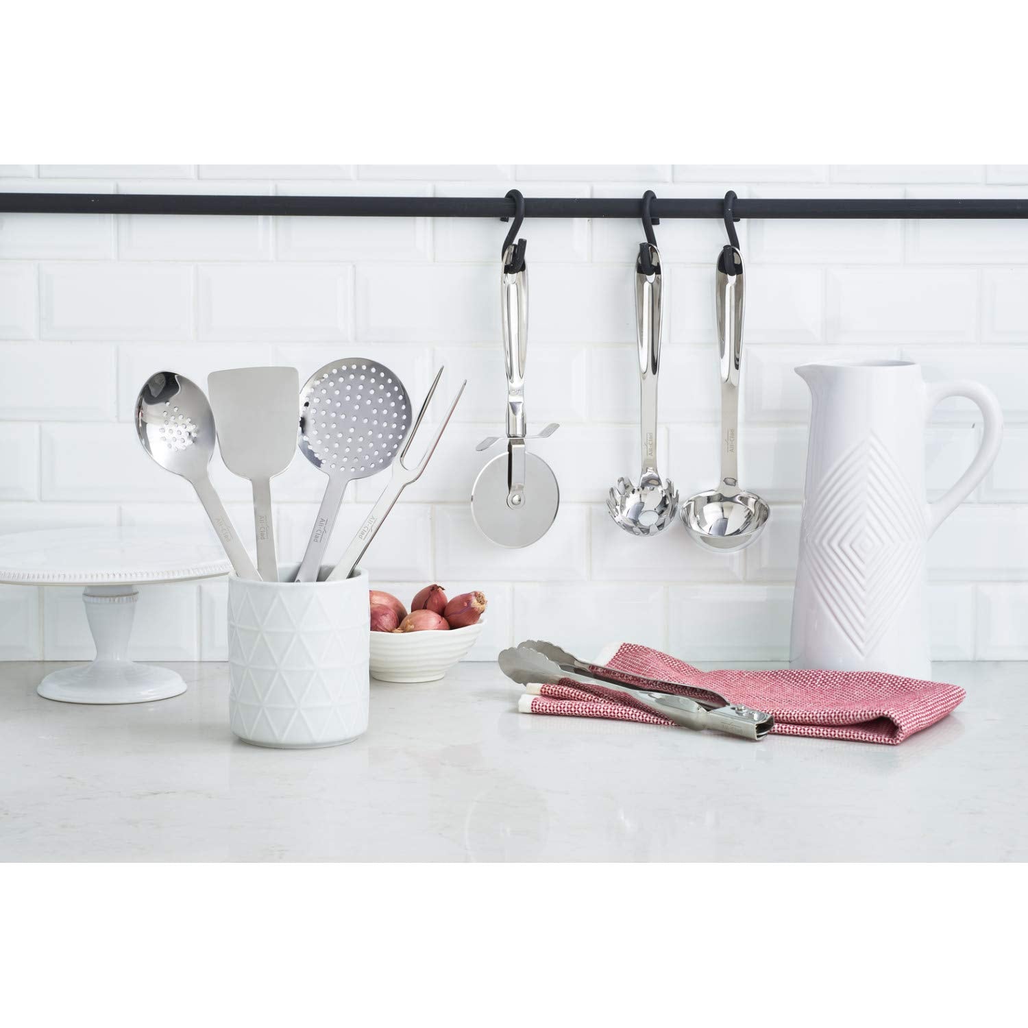 All-Clad locking tongs 12in ready for compact storage thanks to a secure lock.