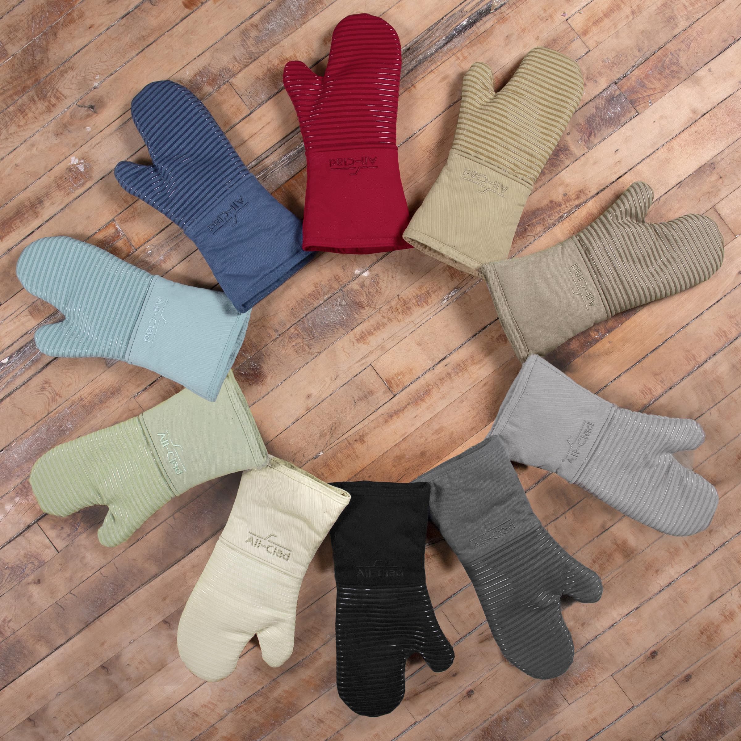 All-Clad 2-pack silicone oven mitts provide reliable protection for busy cooks.