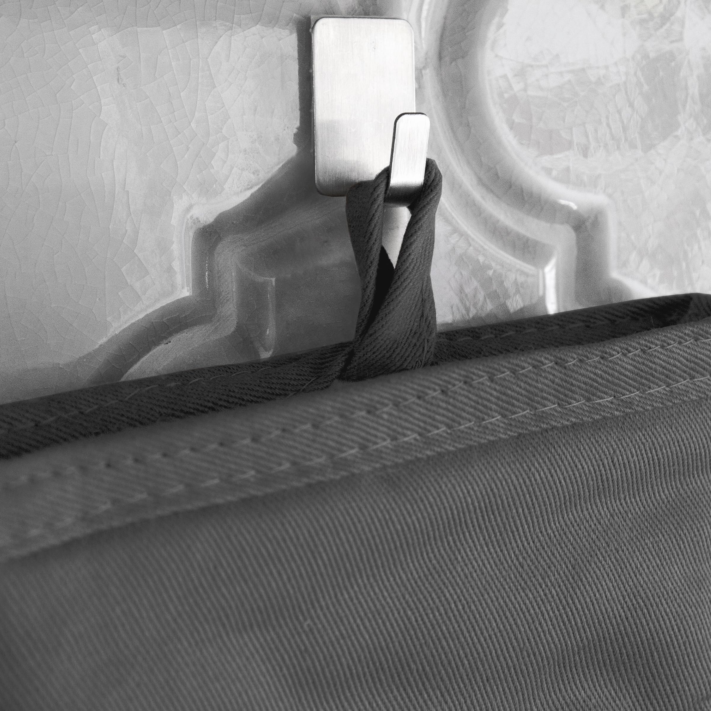 All-Clad silicone oven mitts are stain-resistant and machine-washable for easy cleanup.