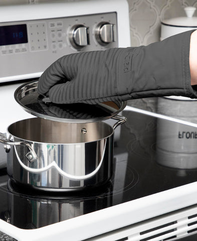 All-Clad silicone oven mitts feature a textured dual-sided surface for secure grip.