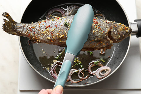 ALLWIN-HOUSEWARE W non-slip grip improves control on slippery foods.