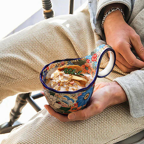 ALMA 18oz microwavable bowl ideal for hot soups and reheats.