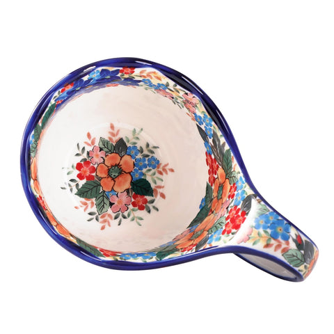 ALMA hand-painted scalloped edge adds vintage charm to table.