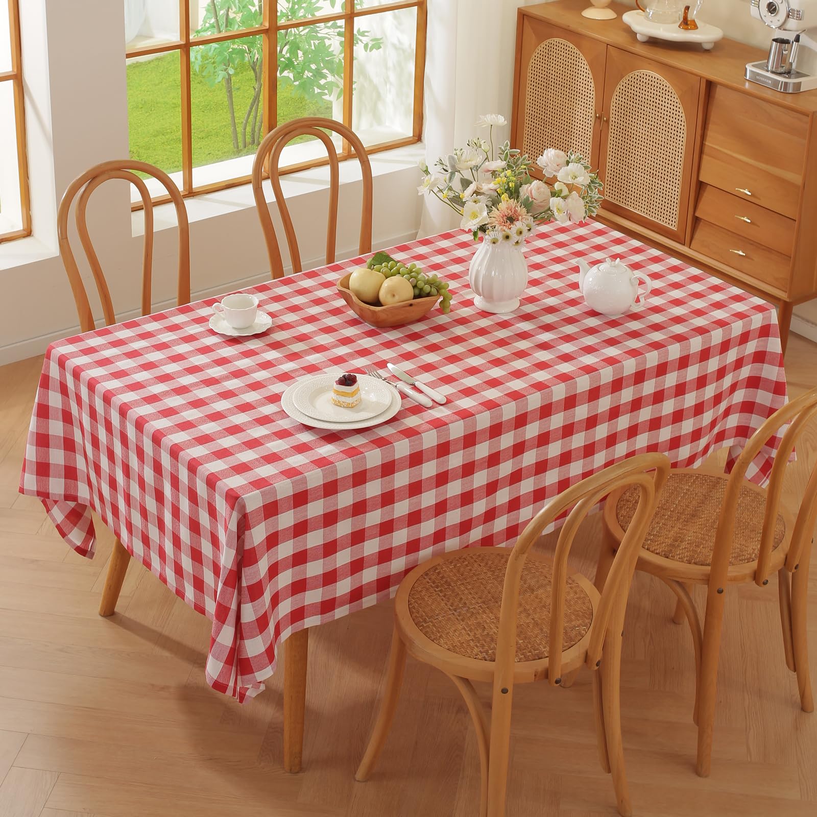 Alsoo Gingham offers a wrinkle-free finish for neat table presentation.