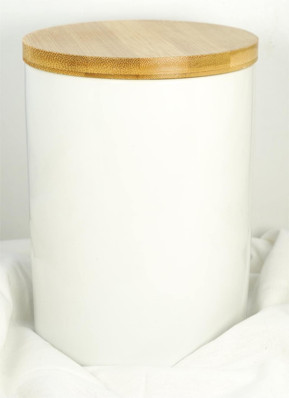 ALYC 1050ml container stores flour, sugar, or snacks neatly with a secure lid.