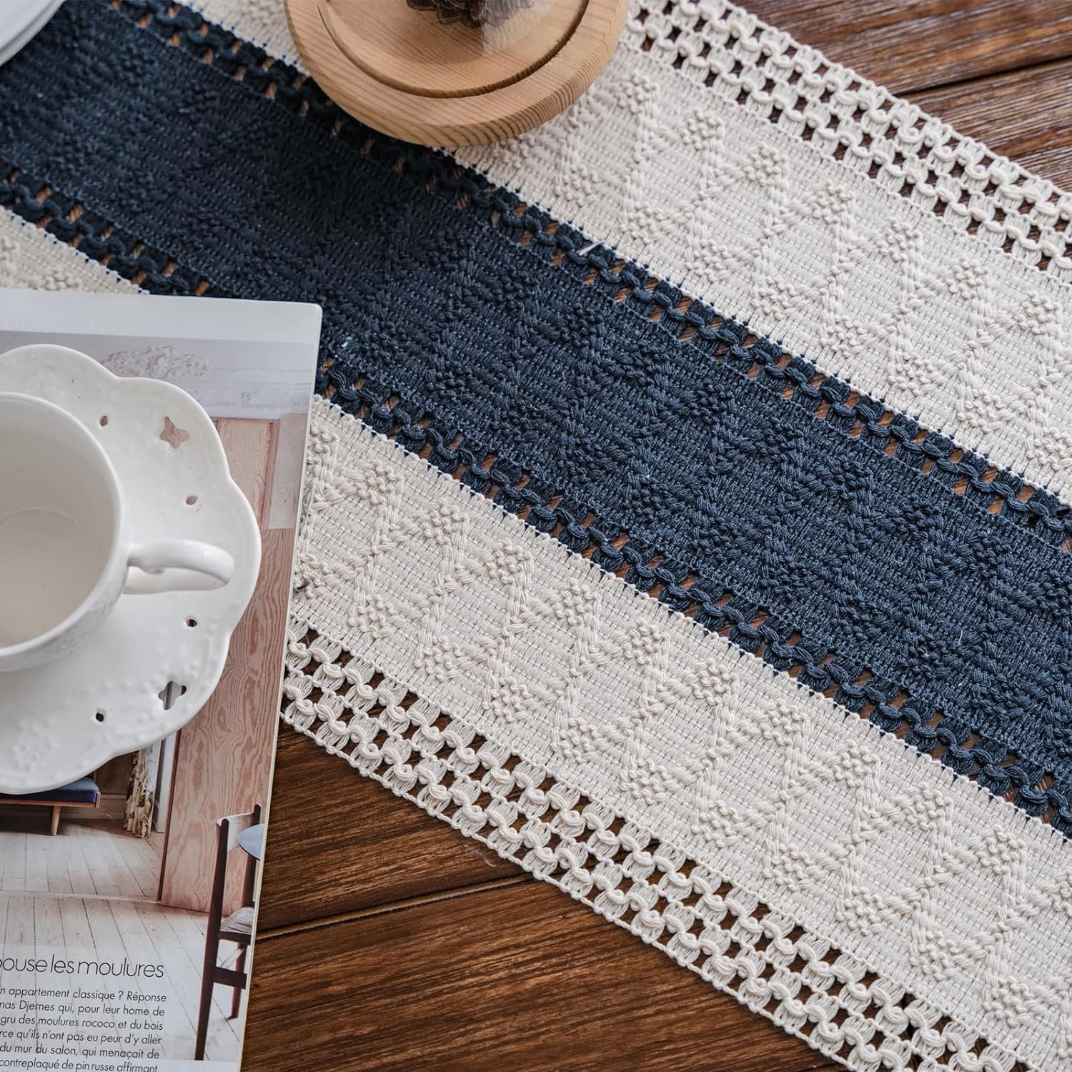 Alynsehom boho table runner creates festive dining ambience.
