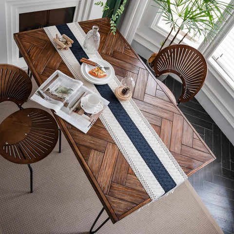 Alynsehom long table display showcases tassel details.